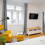شقة Veleslavin